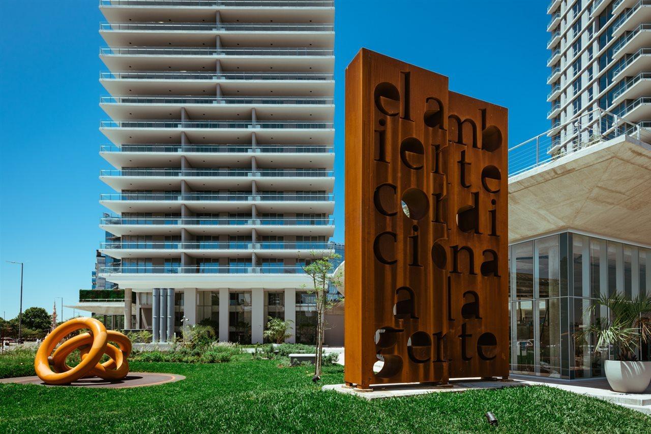 Sls Buenos Aires Puerto Madero 호텔 외부 사진 The sculpture in 2012