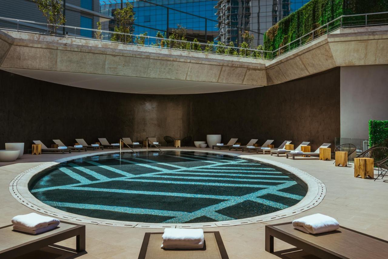 Sls Buenos Aires Puerto Madero 호텔 외부 사진 The pool at the hotel