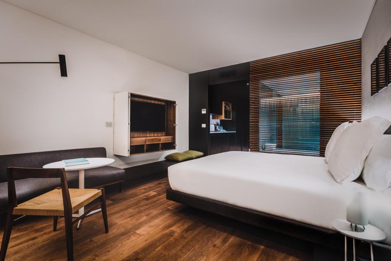Sls Buenos Aires Puerto Madero 호텔 외부 사진 A room at the hotel