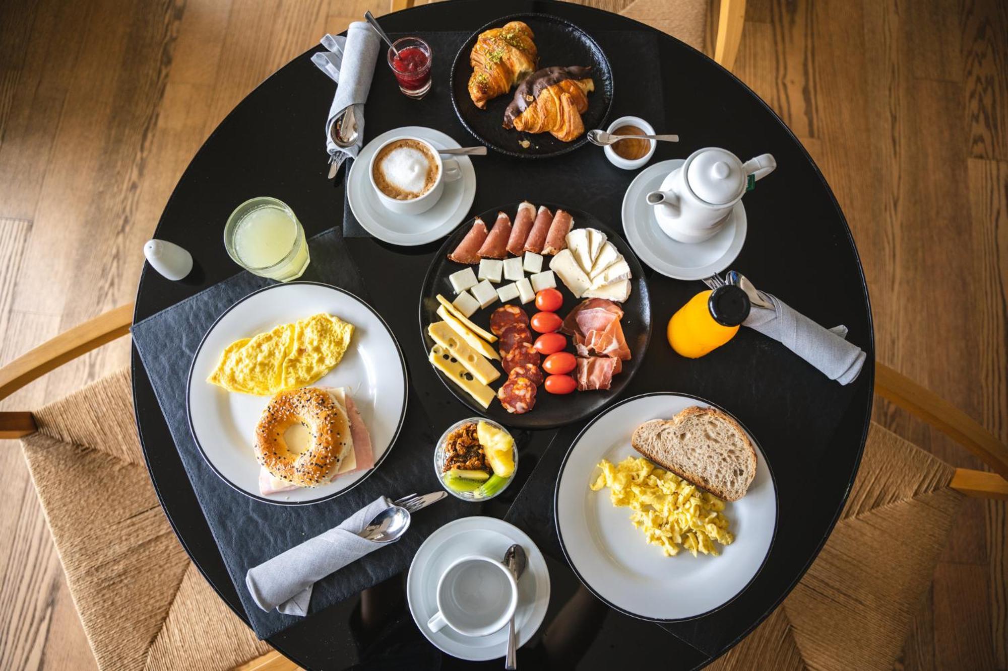 Sls Buenos Aires Puerto Madero 호텔 외부 사진 A typical breakfast in the UK