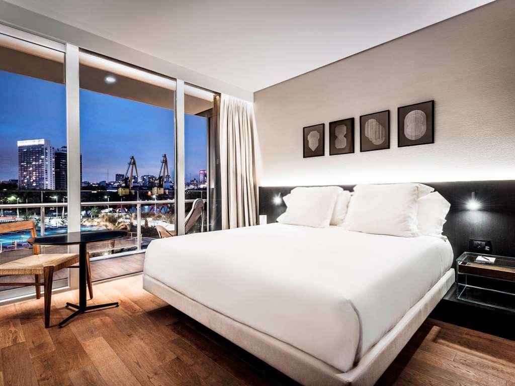 Sls Buenos Aires Puerto Madero 호텔 객실 사진 A bedroom at the London Edition