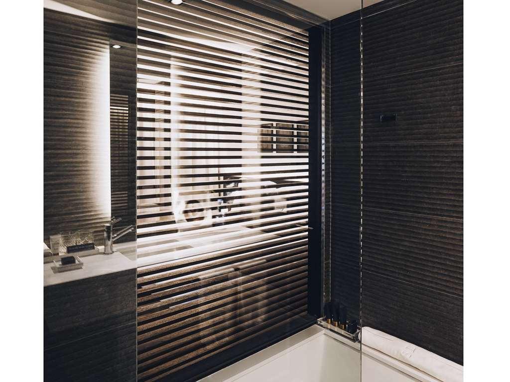 Sls Buenos Aires Puerto Madero 호텔 객실 사진 A shower enclosure